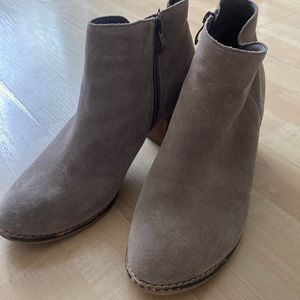 Tan booties, perfect for fall!!